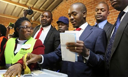 Nelson Chamisa deposita su voto Candidato opositor proclama su victoria en comicios de Zimbabue